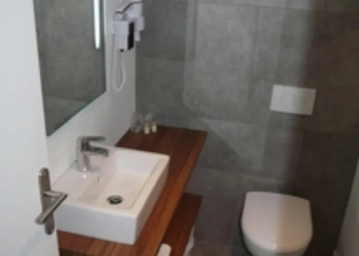 Mary's - Centre Gare Sncf 3* Caen