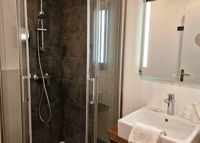 Hotel Mary's - Centre Gare Sncf 3*